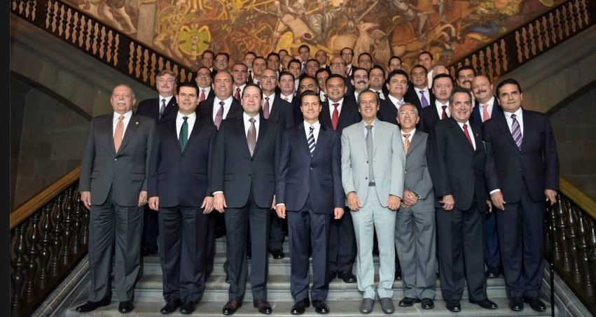 La situación económica es "compleja" y "difícil": EPN a gobernadores - Comida-Peña-Nieto-gobernadores-Presidencia2