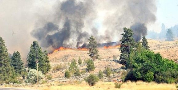Caída de avioneta provoca incendio, hay dos muertos - Incendio-oroville-EUA-DerekKXLY