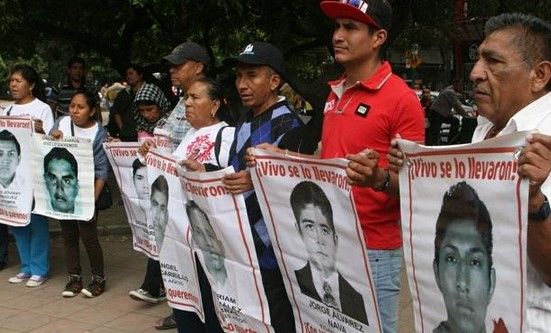 Marchan por los 11 meses de la desaparición de normalistas - Marcha-Ayotzinapa-11-meses-La-Jornada