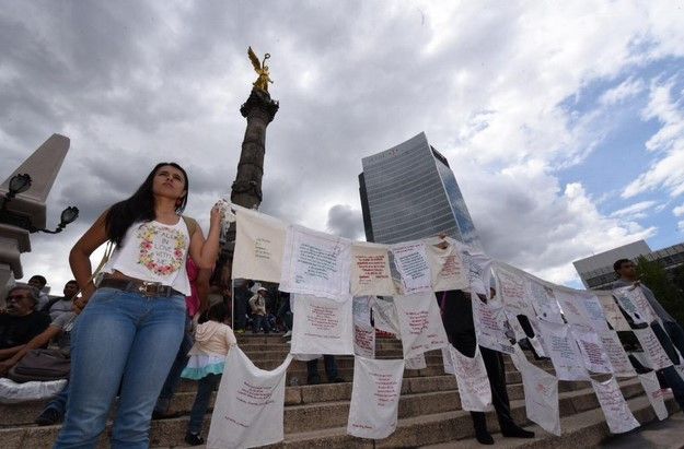 Marchan por los 11 meses de la desaparición de normalistas - Marcha-Ayotzinapa-11-meses-alexmelon