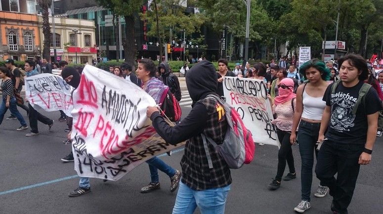 Marchan por los 11 meses de la desaparición de normalistas - Marcha-Ayotzinapa-11-meses-carlostejedaa
