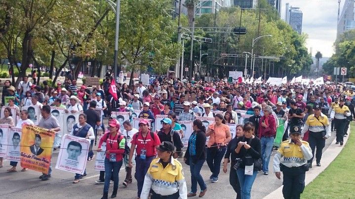 Marchan por los 11 meses de la desaparición de normalistas - Marcha-Ayotzinapa-11-meses-coordinadora1dm