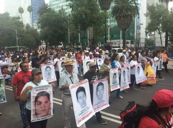Marchan por los 11 meses de la desaparición de normalistas - Marcha-Ayotzinapa-11-meses-eduardomteleSur