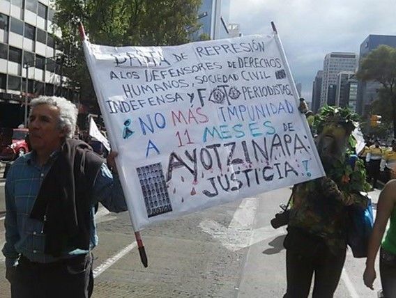 Marchan por los 11 meses de la desaparición de normalistas - Marcha-Ayotzinapa-11-meses-hrnndzsamuel