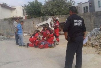 Trabajador herido por caída de maquinaria por Nuevo León - Obrero-prensado-San-PEdro-Milenio