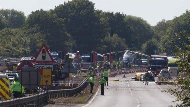 Familia sobrevive a accidente en exhibición aérea en Inglaterra - accidente-avion-2