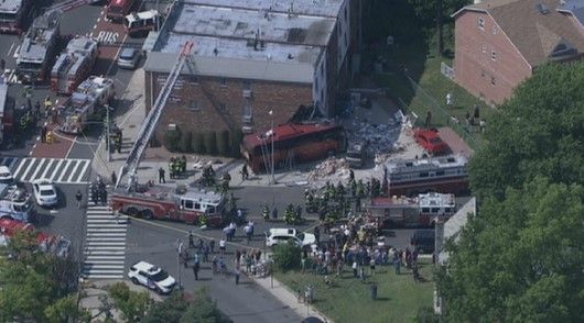 Choque en Nueva York deja 7 heridos - autobus-choca-Queens-Bogs4NY2