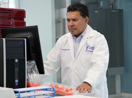 Mexicanos desarrollan detector de diabetes que se conecte a smartphone - dr_marco_antonio_rito