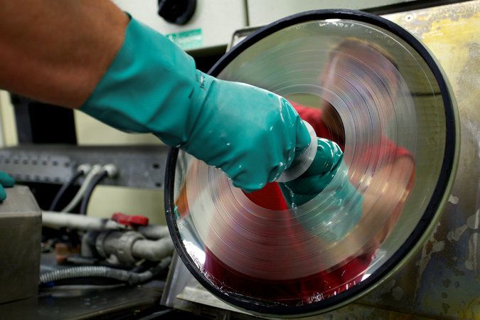 El pueblo que produce millones de discos de vinilo - fabrica-gz-media-vinilo