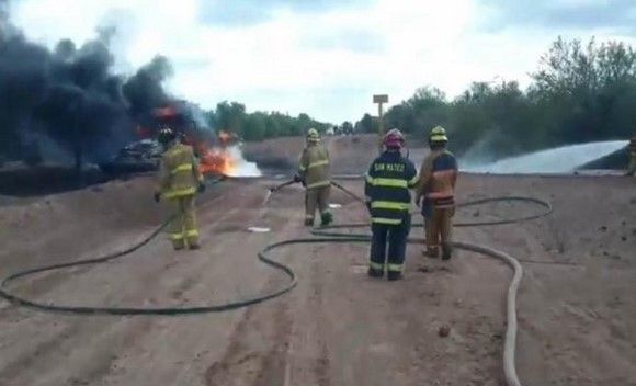 Incendio por toma clandestina en Sonora - incendio-ducto-sonora-El-Universal