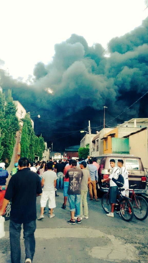 Se registra fuego en fábrica de Ecatepec - incendio-ecatepec-3-576x1024