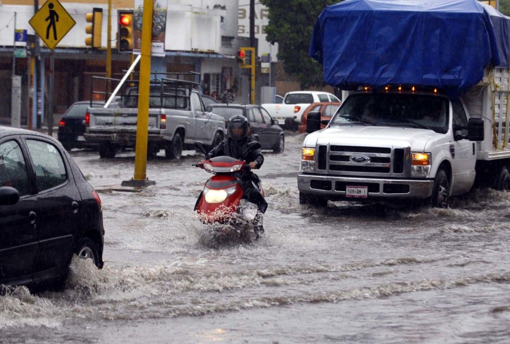 Huracán Linda provocará lluvias en siete estados - lluvias4-1024x692