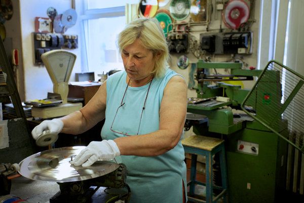 El pueblo que produce millones de discos de vinilo - produccion-vinilo-gz-media