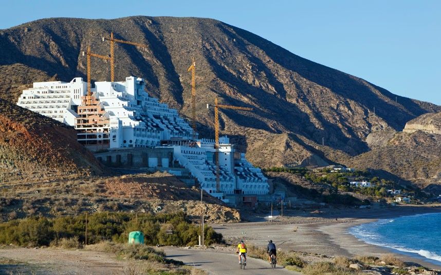 Los hoteles más peculiares del mundo - ugly-El-Algarrobic_2395816k