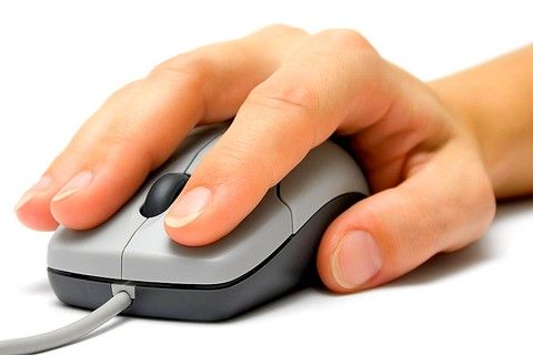 La razón de la creación del Buscaminas y el Solitario - using-computer-mouse