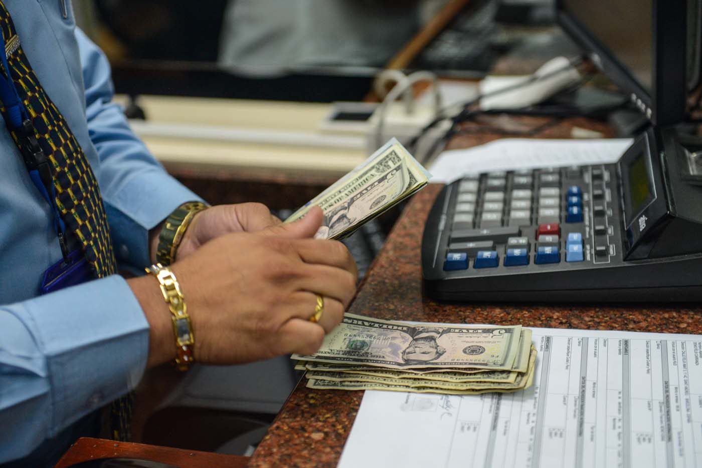 Dólar cierra en 17 pesos - 000_Mvd6667117