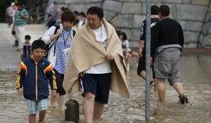 Continúa el rescate de personas por inundaciones en Japón - 0911japanearthquake-300x175