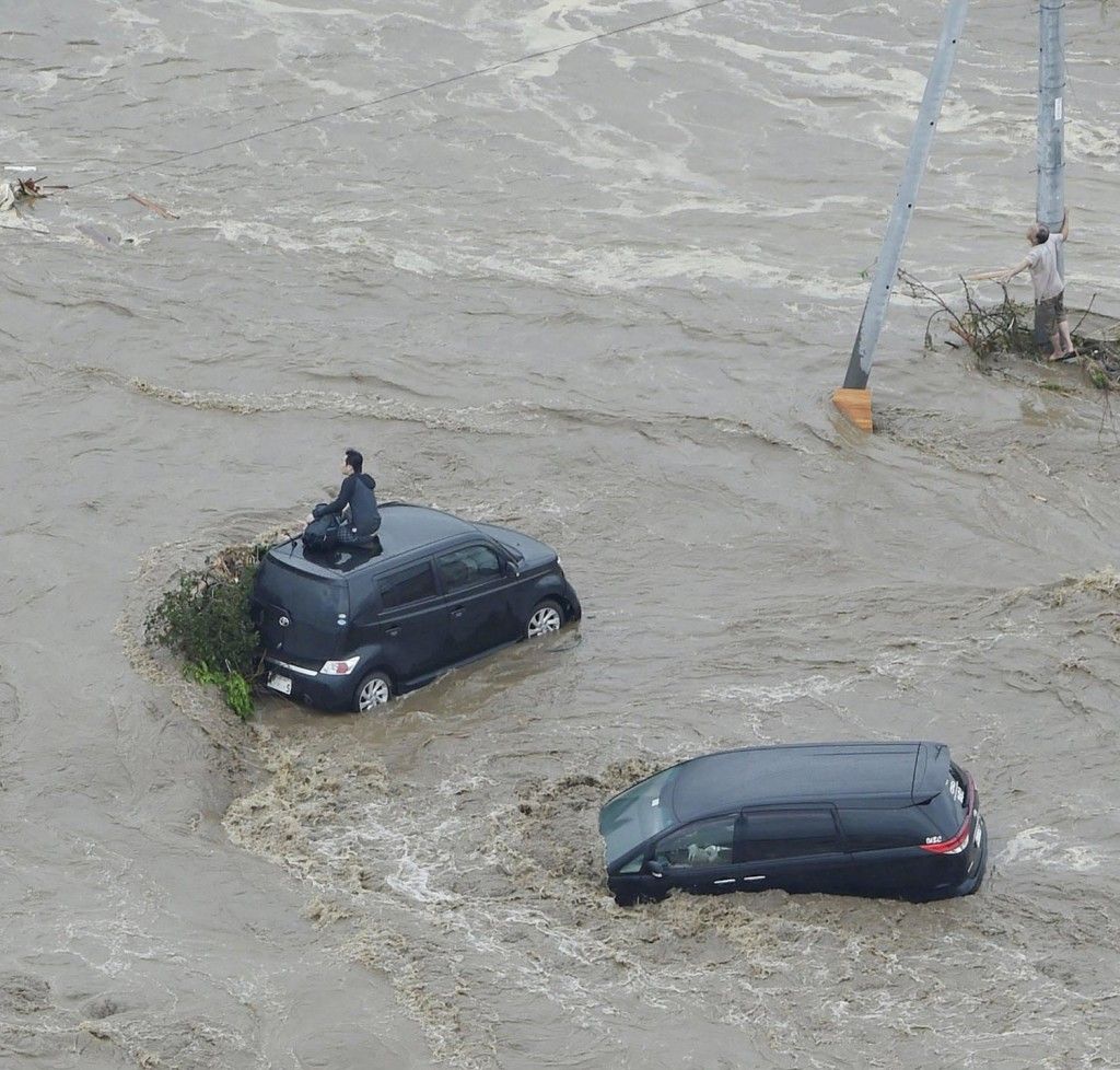 Cien mil personas evacuadas en Japón por lluvias - 1300938-1024x978