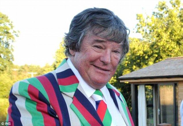 Piloto que salvó a 157 pasajeros en Las Vegas se retira - 2C1D327F00000578-3227162-Hero_Pilot_Chris_Henkey_managed_to_avert_disaster_when_the_engin-a-2_1441810265700