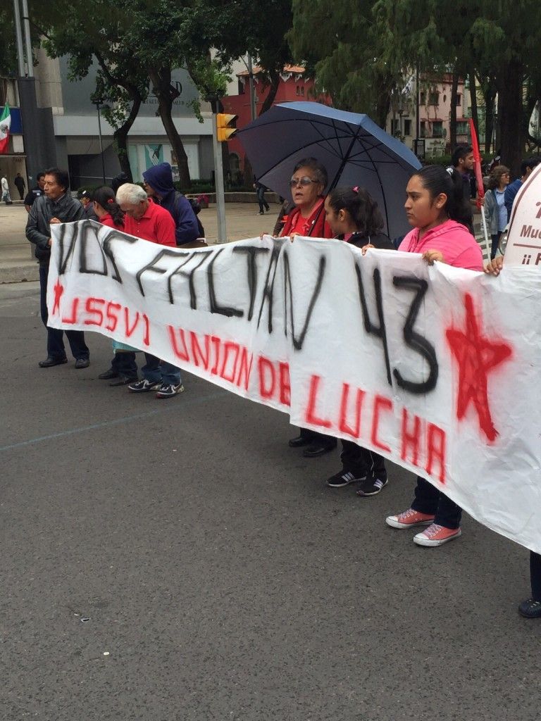 Padres de los normalistas crean frente radical - At8HxZdB3E86-VGwC0jC7wF2MTj-hCYCm28BYZDhN5Uo-768x1024