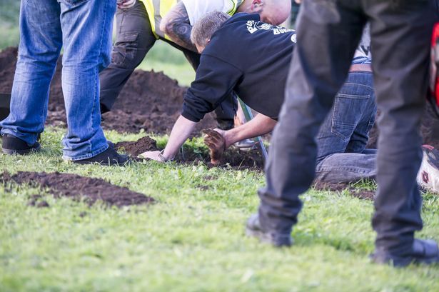 Escapista casi muere al ser enterrado vivo - Buried-alive