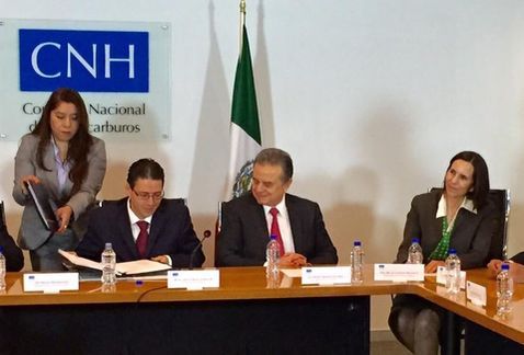 Firman los primeros dos contratos de la Ronda 1 - Firma-de-contratos