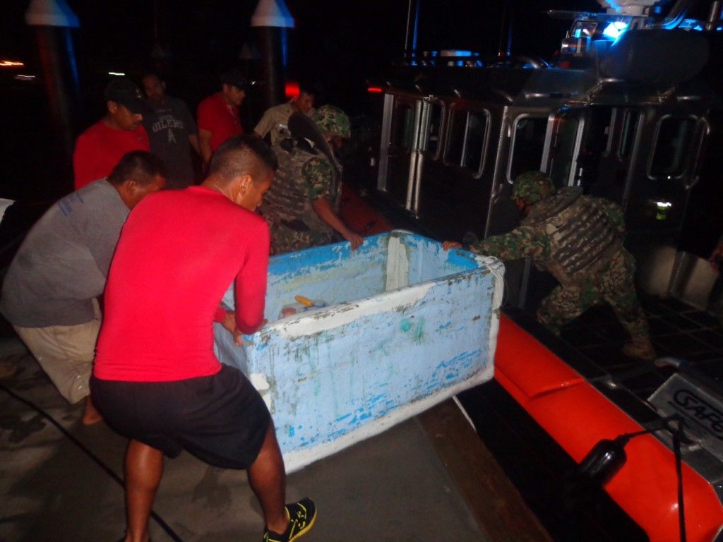 Personal de la SEMAR rescata a dos náufragos en Sinaloa - SEMAR_BOLETIN_108_15_FOTO_01-1024x768