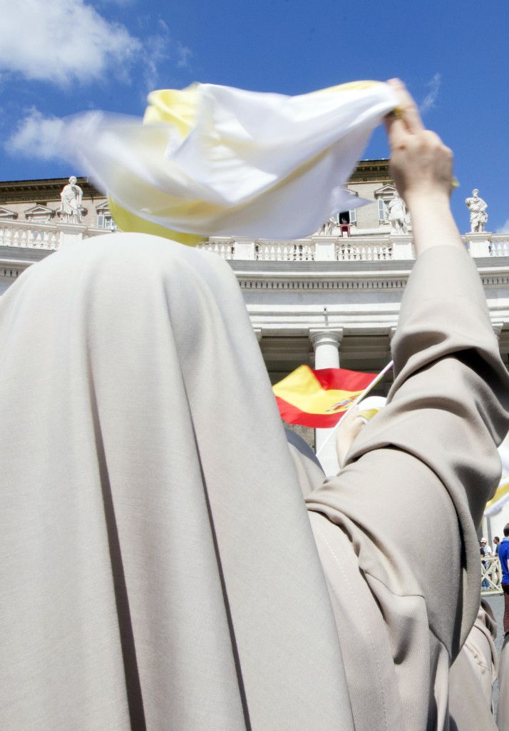 El Vaticano albergará a refugiados - SOP-AP-SPANI-SPAN-VA_Cast-714x1024