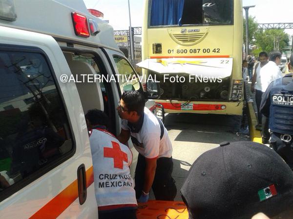 Choque entre tráiler y camión deja 12 menores heridos - accidente-menores-3