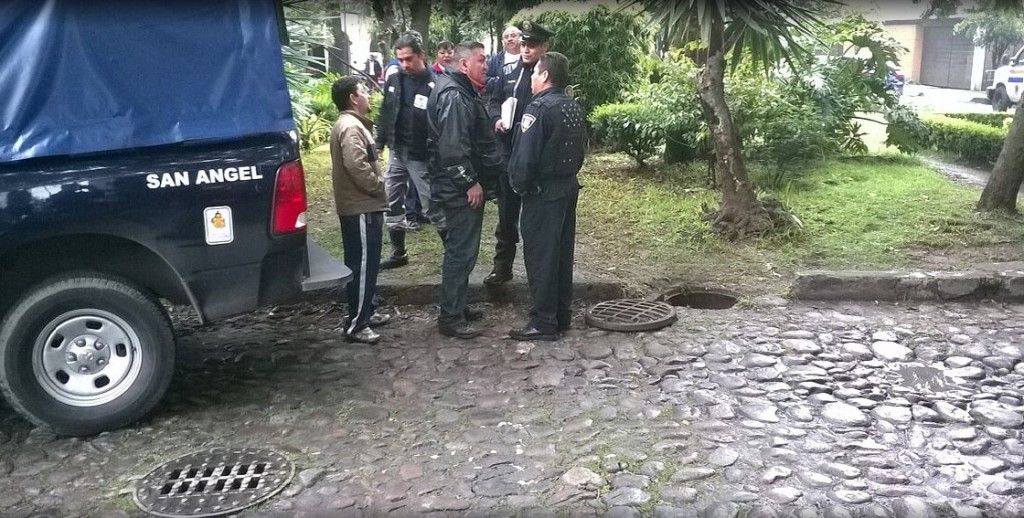 Rescatan a hombre atrapado en alcantarilla al sur del D.F. - alcantarilla-rescatado-Internet-1024x518