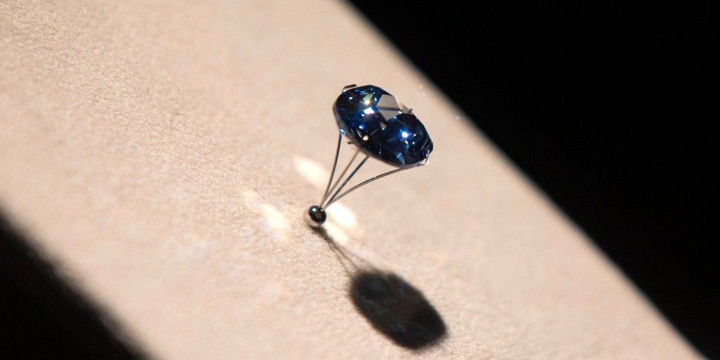 Subastarán el diamante azul más grande en su tipo - blue_moon_diamond3-1024x512