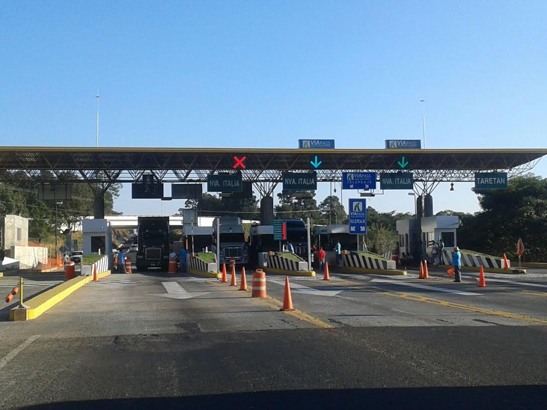 Asaltan caseta en Michoacán - caseta-uruapan