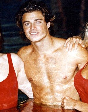 Cómo lucen los actores de Guardianes de la bahía 25 años después - dav1