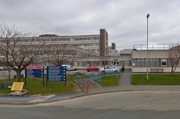 Mujer muere por comer pan tostado - hospital_glan_clwyd