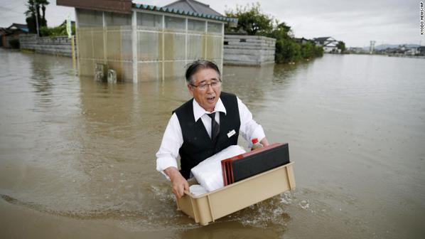 Mueren tres y desaparecen 26 por inundaciones en Japón - inundaciones-japon-2