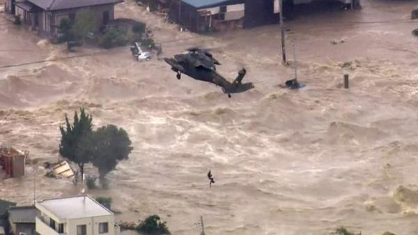 Mueren tres y desaparecen 26 por inundaciones en Japón - inundaciones-japon-3
